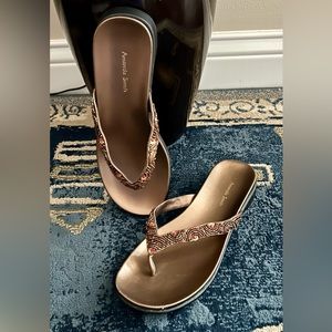 ✅Amanda Smith Copper Bejeweled Slide Thong Sandal, Women's 7M